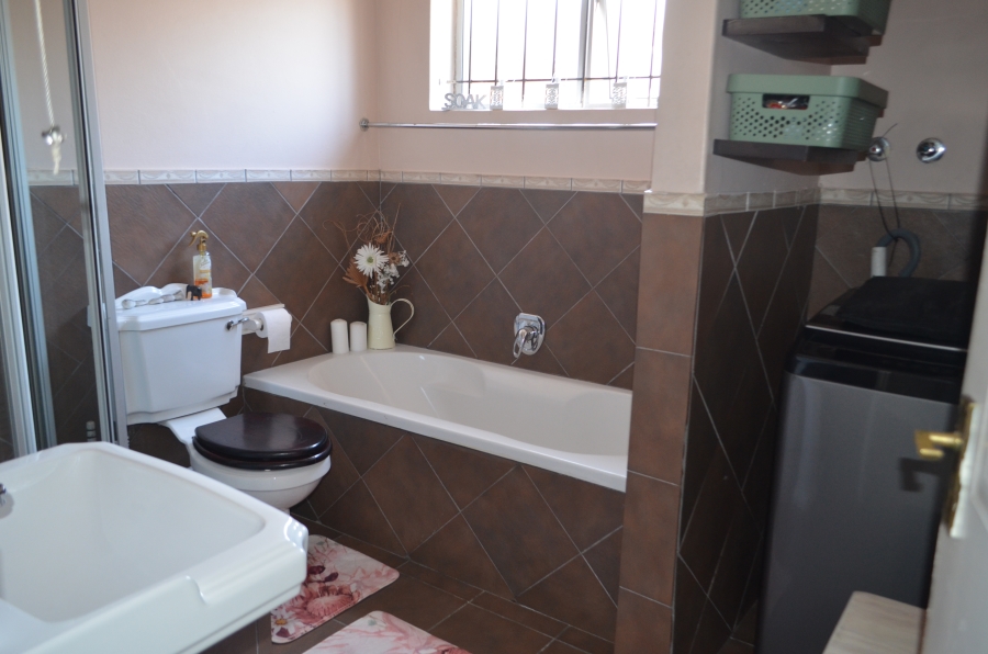 3 Bedroom Property for Sale in Jagtershof Western Cape